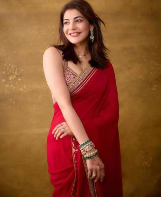 Red silk blend embroidered saree 3