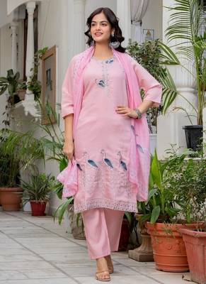 pink floral embroidered silk kurta set with dupatta 2