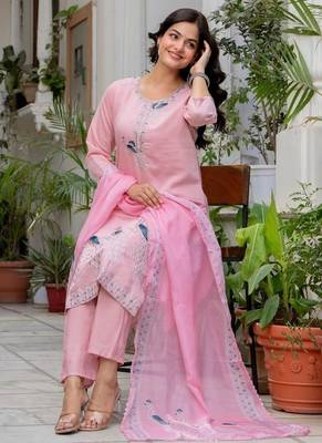 pink floral embroidered silk kurta set with dupatta 3