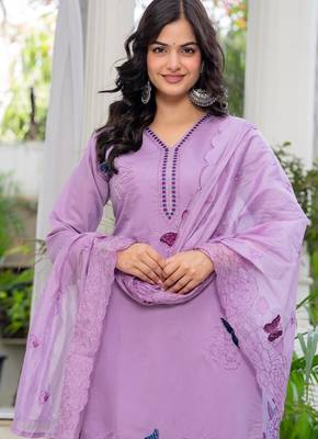 lavender floral embroidered silk kurta set with dupatta 3