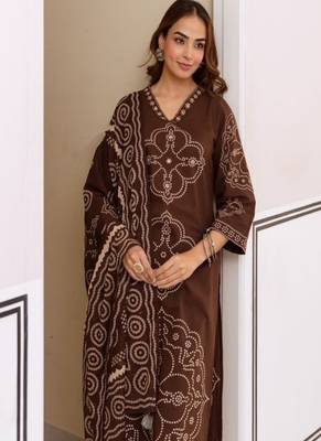 brown floral embroidered cotton kurta set with dupatta 2