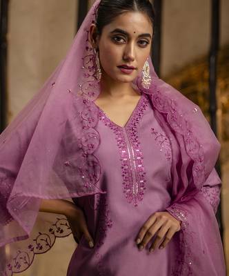 lavender silk embroidered kurta set with floral work 4