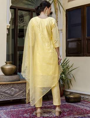 yellow silk embroidered kurta set with floral work 2