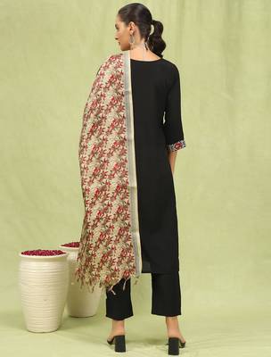 black viscose silk kurta set with thread embroidery 2