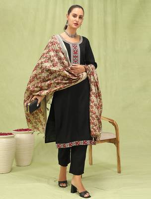 black viscose silk kurta set with thread embroidery 4