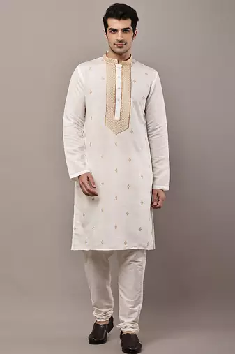 Men’s off-white embroidered kurta pyjama set