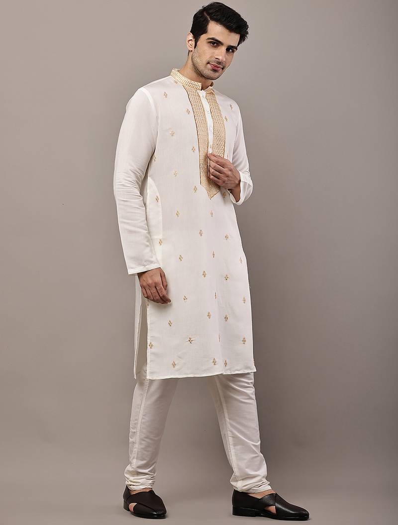 Men’s off-white embroidered kurta pyjama set