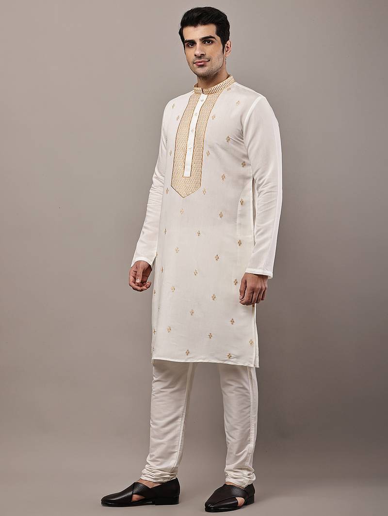 Men’s off-white embroidered kurta pyjama set