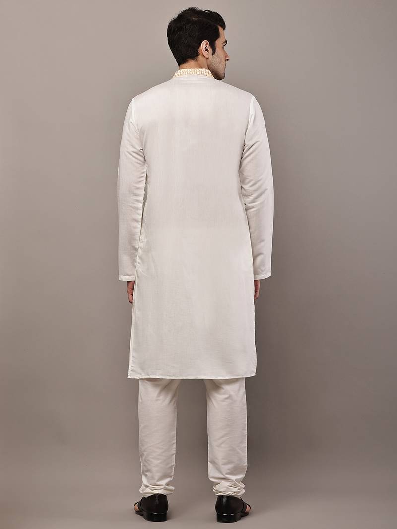 Men’s off-white embroidered kurta pyjama set