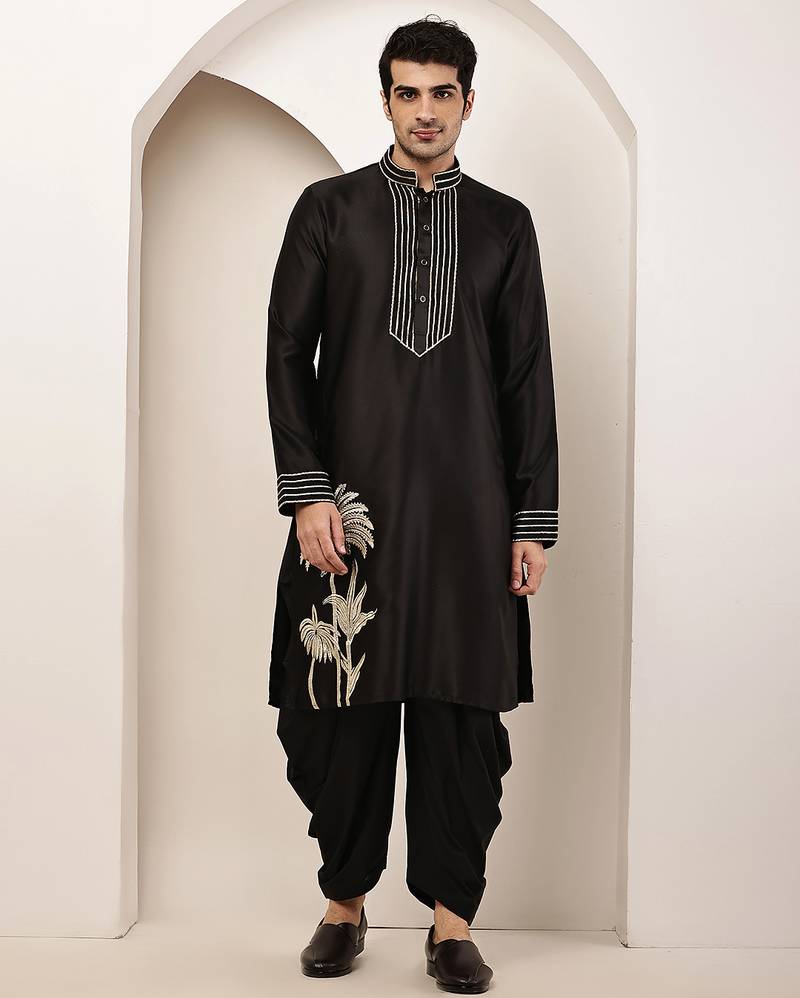 Men’s black embroidered kurta with contrast threadwork & decorative motif kurta pyjama set