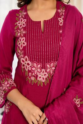 pink floral thread embroidered cotton kurta set 3