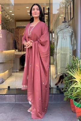 pink hand embroidered cotton kurta set 2