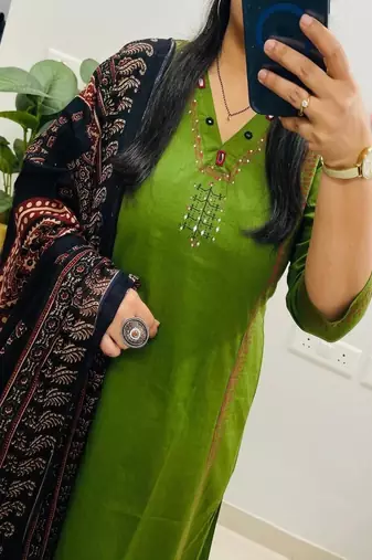 green floral embroidered cotton v neck kurta set