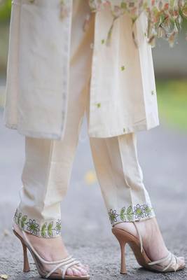 off white floral embroidered cotton kurta pant set 4
