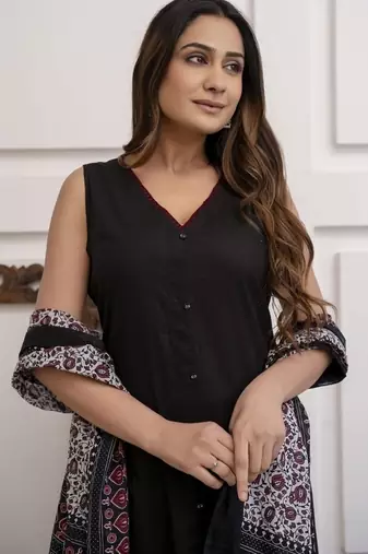 black floral cotton v neck kurta pant set