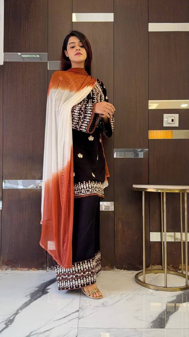 Womens trendy stylish embroidery thread work kurta set