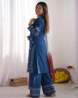 Womens trendy embroidery thread work kurta set 3
