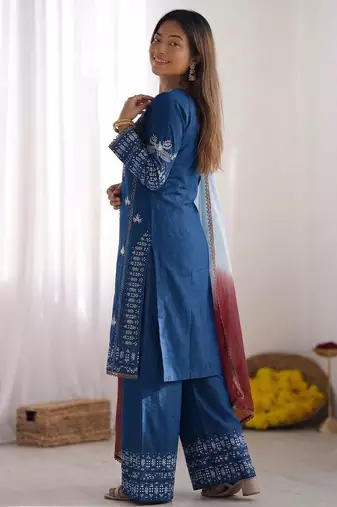 Womens trendy embroidery thread work kurta set