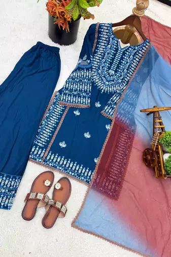 Womens trendy embroidery thread work kurta set