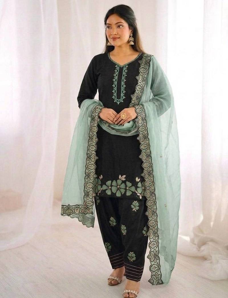 Women's fancy stylish heavy embroidery sequence work with rivet moti work kurta set