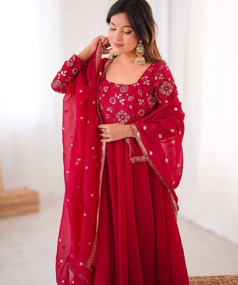 New trendy stylish elegant finish with full flair gown set