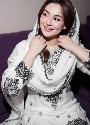 Womens embroidery thread work kurta set 2