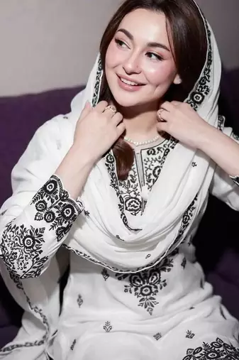Womens trendy embroidery thread work kurta set