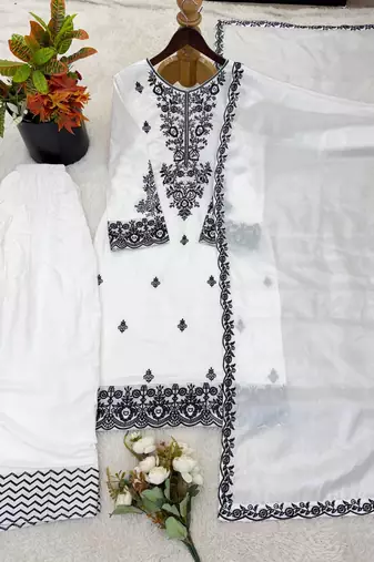 Womens trendy embroidery thread work kurta set