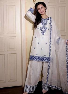 Womens trendy embroidery thread work kurta set 2