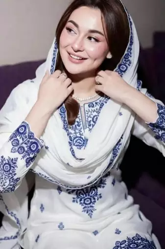 Womens trendy embroidery thread work kurta set