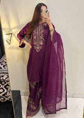 Womens trendy  embroidery thread work kurta set 1