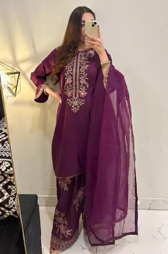 Womens trendy stylish embroidery thread work kurta set