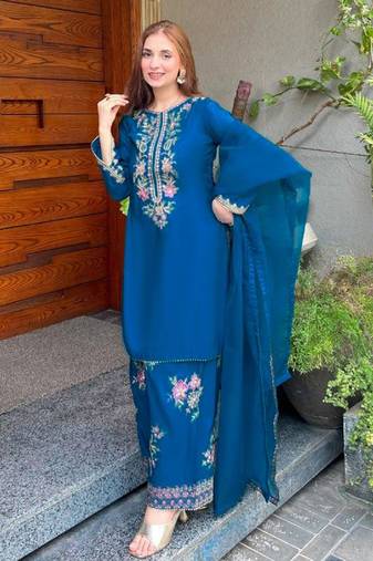 Womens trendy stylish embroidery thread work kurta set