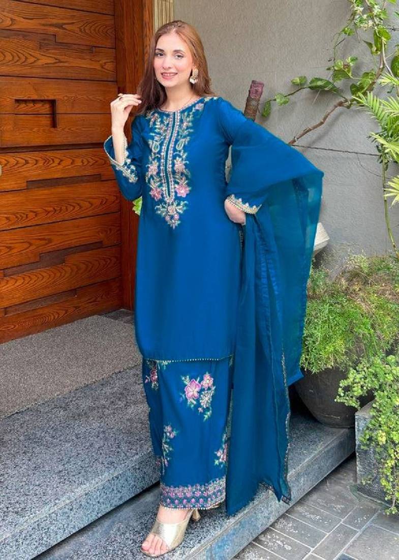 Womens trendy stylish embroidery thread work kurta set