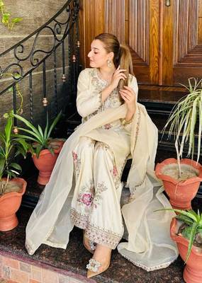 Womens trendy  embroidery thread work kurta set 2