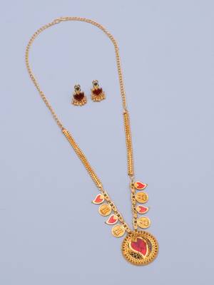 gold brass necklace set with red stone detailing 3