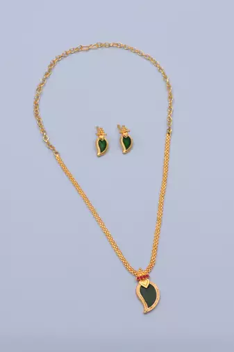 gold brass necklace set with green stone pendant