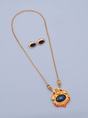gold alloy jewellery set with blue pendant work 3