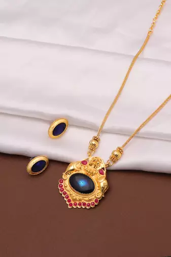 gold alloy jewellery set with blue pendant work