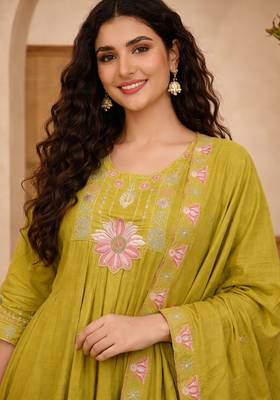 parrot green silk blend kurta set with thread embroidery 2