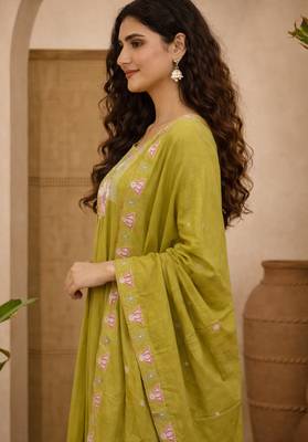 parrot green silk blend kurta set with thread embroidery 3