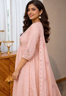light pink silk kurta set with embroidered thread work 3