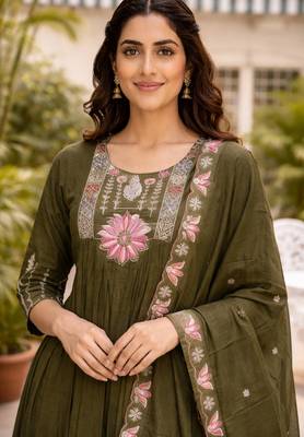 mehendi silk kurta set with thread embroidery 2