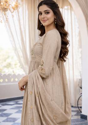 cream silk blend kurta set with thread embroidery 3