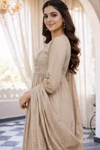 cream silk blend kurta set with thread embroidery