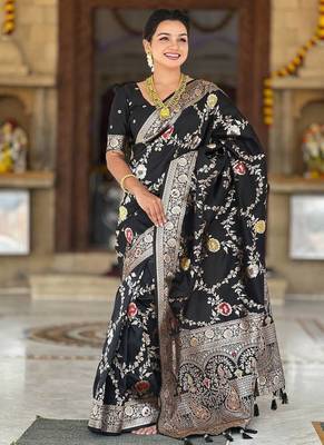 Black Color  zari weaving Work  art silk saree 1