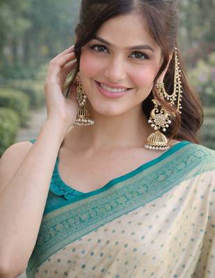 Off white sky kanjivaram silk blend banarasi saree with unstitched blouse piece 2