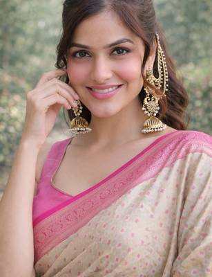 Off white pink kanjivaram silk blend banarasi saree with unstitched blouse piece 2