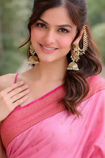 Pink silk blend banarasi saree with unstitched blouse piece