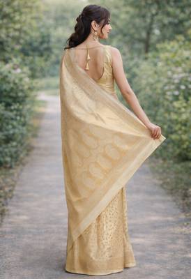 Off white silk blend banarasi saree with unstitched blouse piece 4